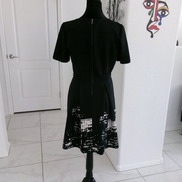 Elie Tahari CITY SCAPE Graphic Print Short Sleeve Dress Stretch 8 Black Whit - Picture 8 of 16
